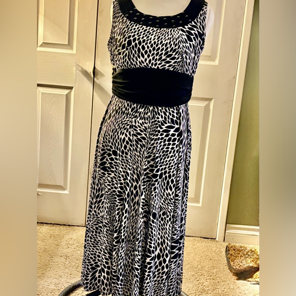 Black and white pattern dress
